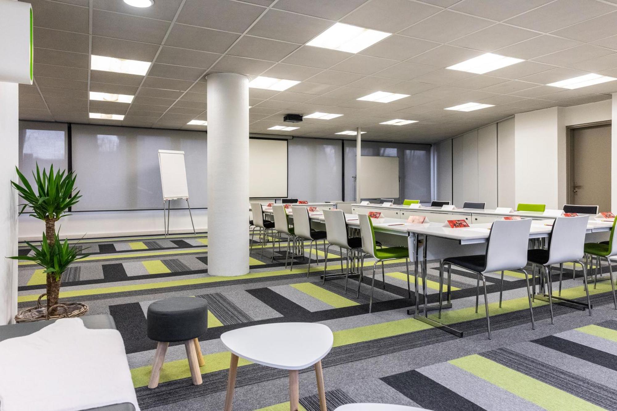Ibis Pont Jumeaux Hotel 3*