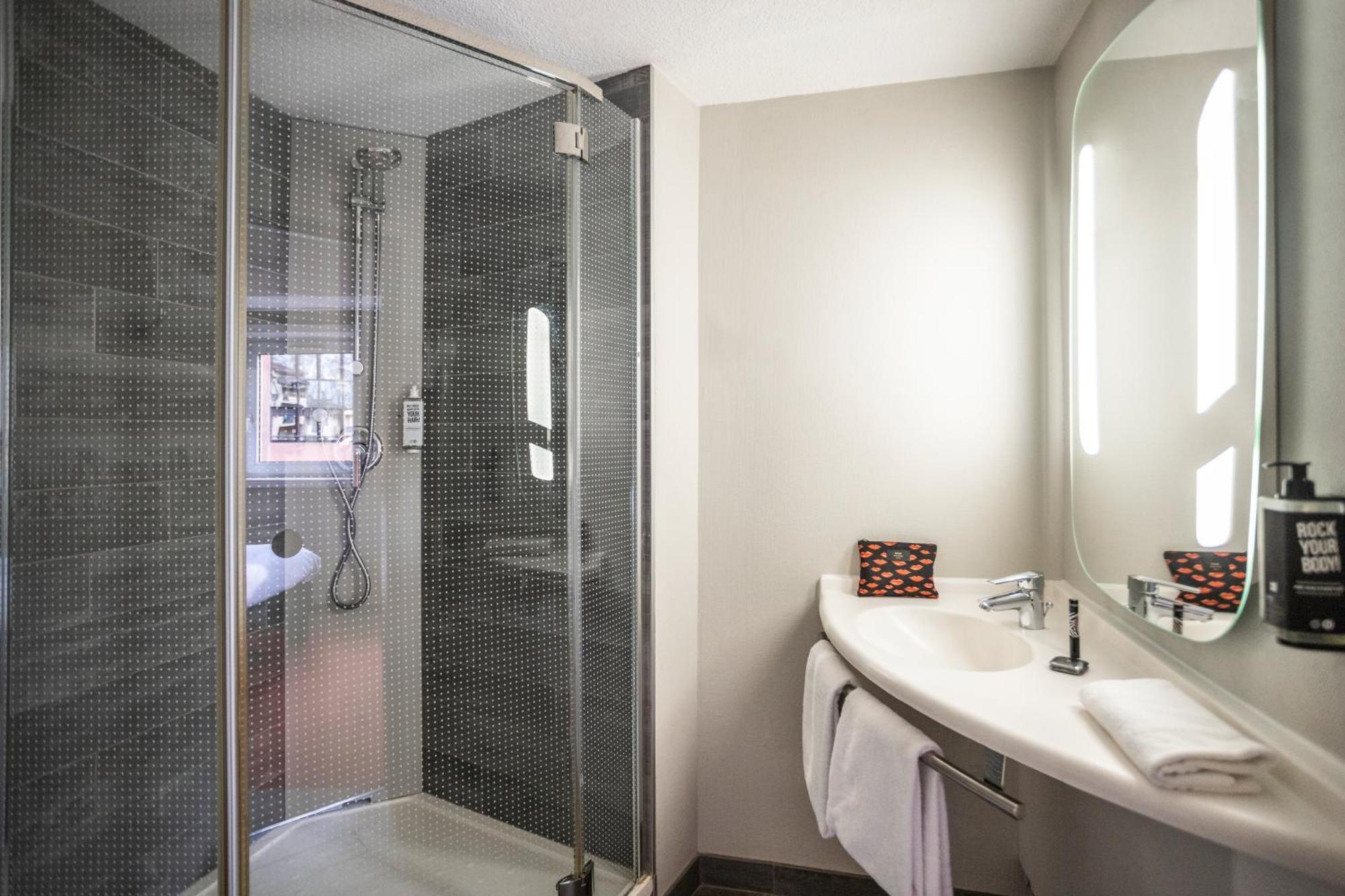 Hotel Ibis Pont Jumeaux 3*