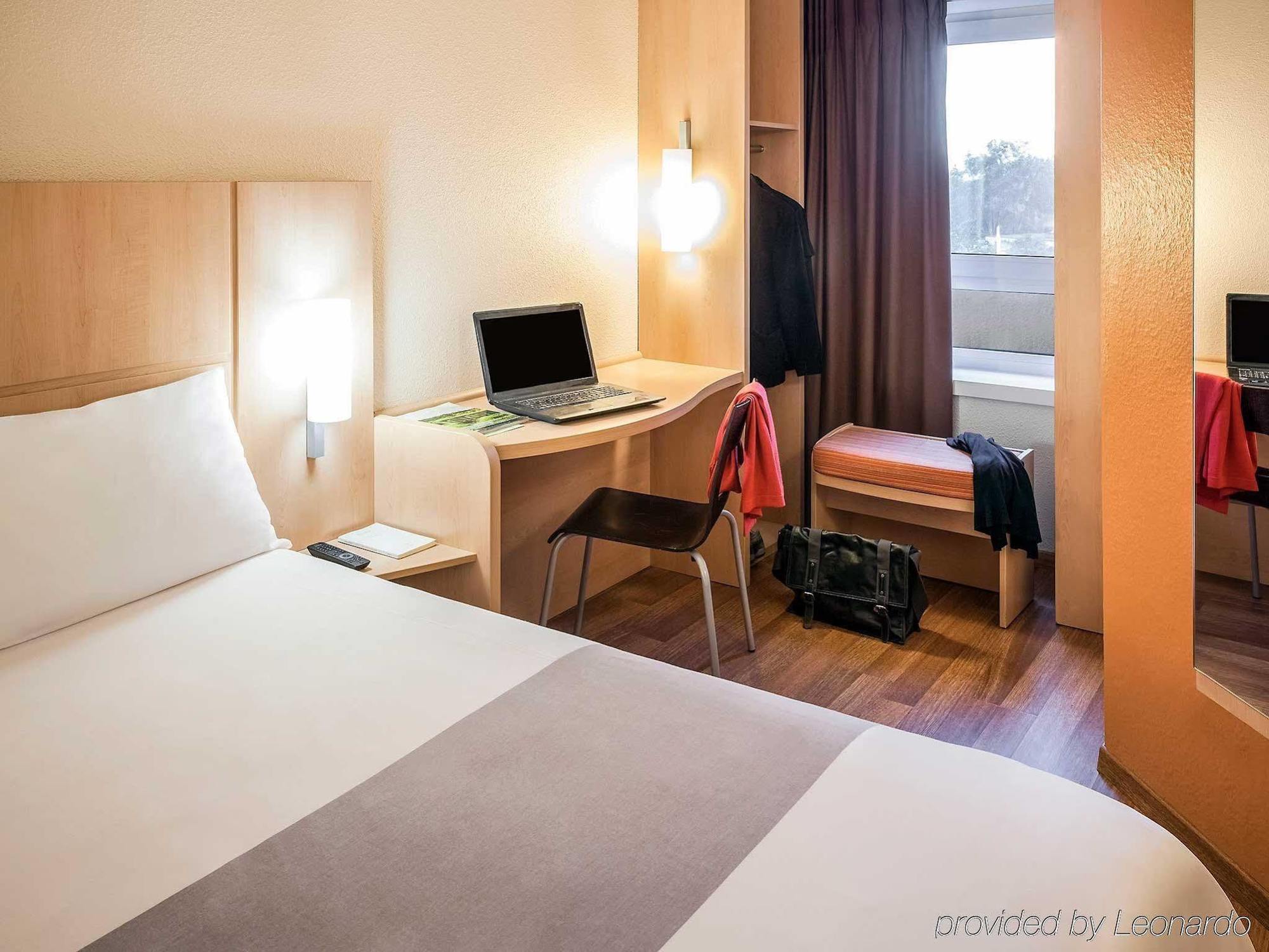 Ibis Pont Jumeaux Hotel