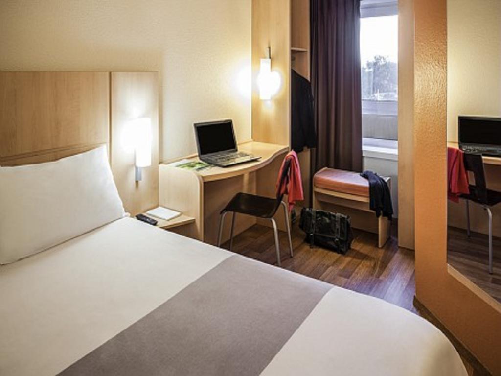 Ibis Pont Jumeaux Hotel